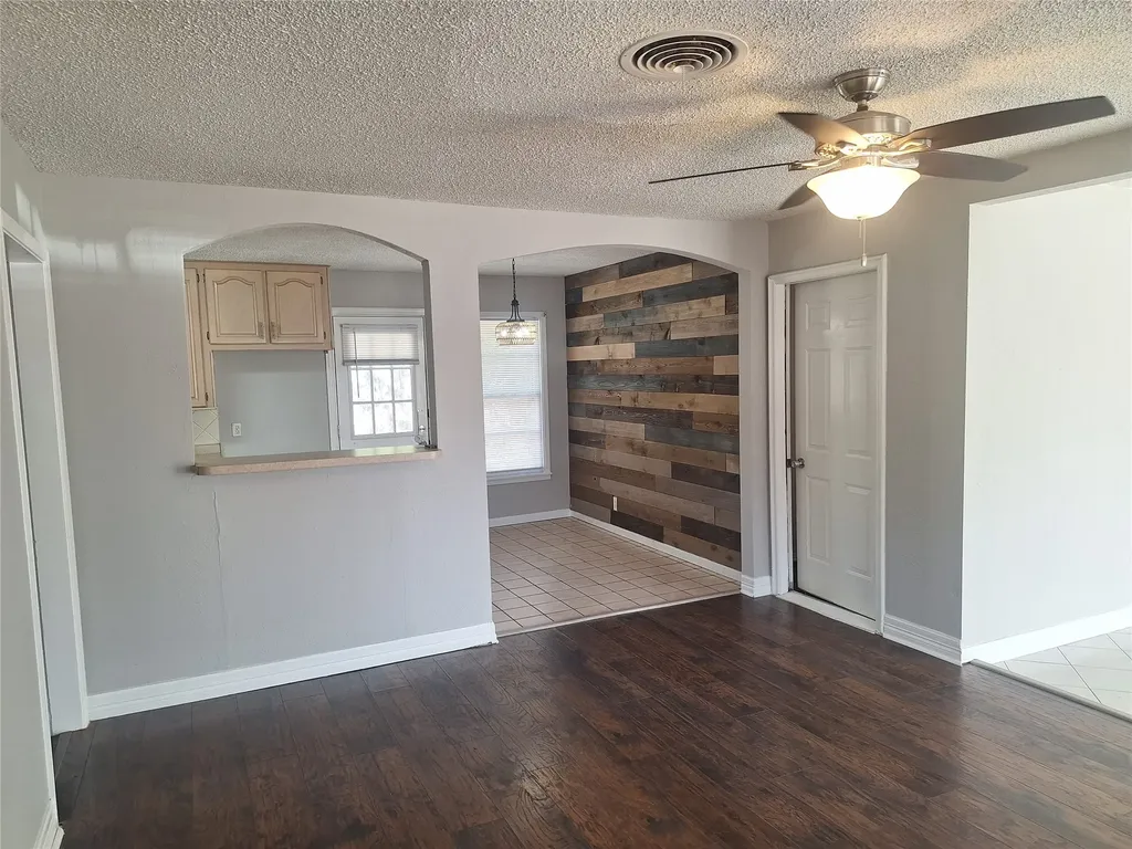 1225 Harrison Lane Hurst TX 76053