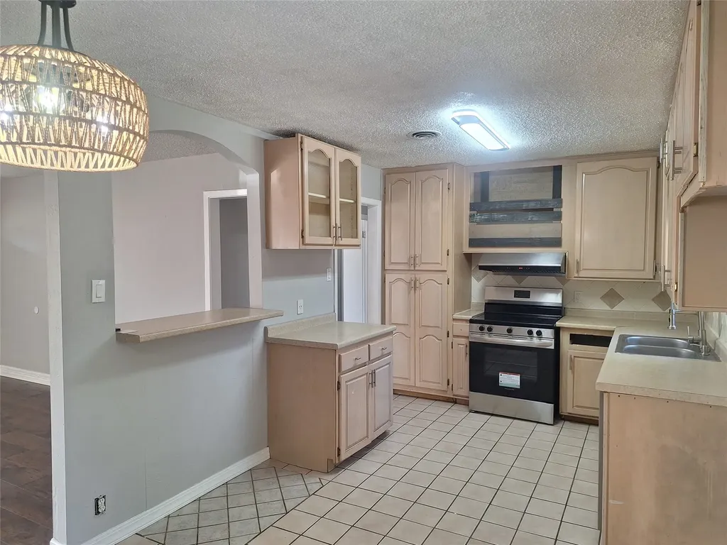1225 Harrison Lane Hurst TX 76053