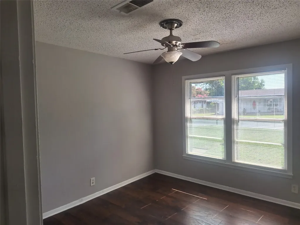 1225 Harrison Lane Hurst TX 76053