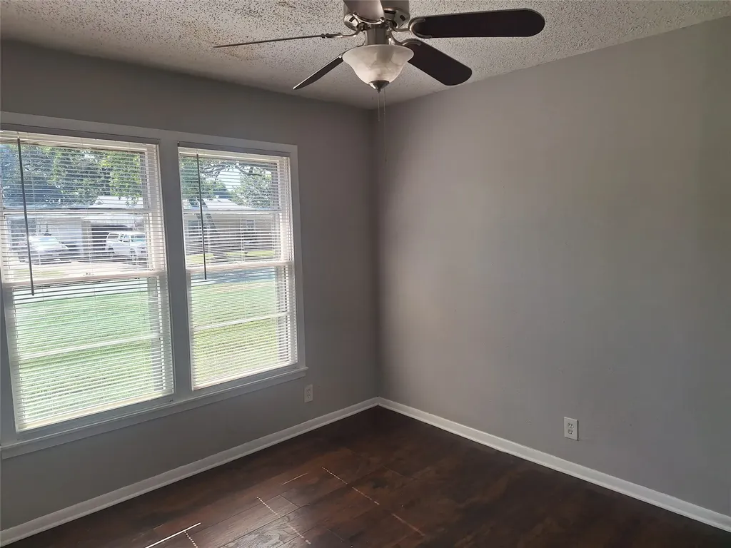 1225 Harrison Lane Hurst TX 76053