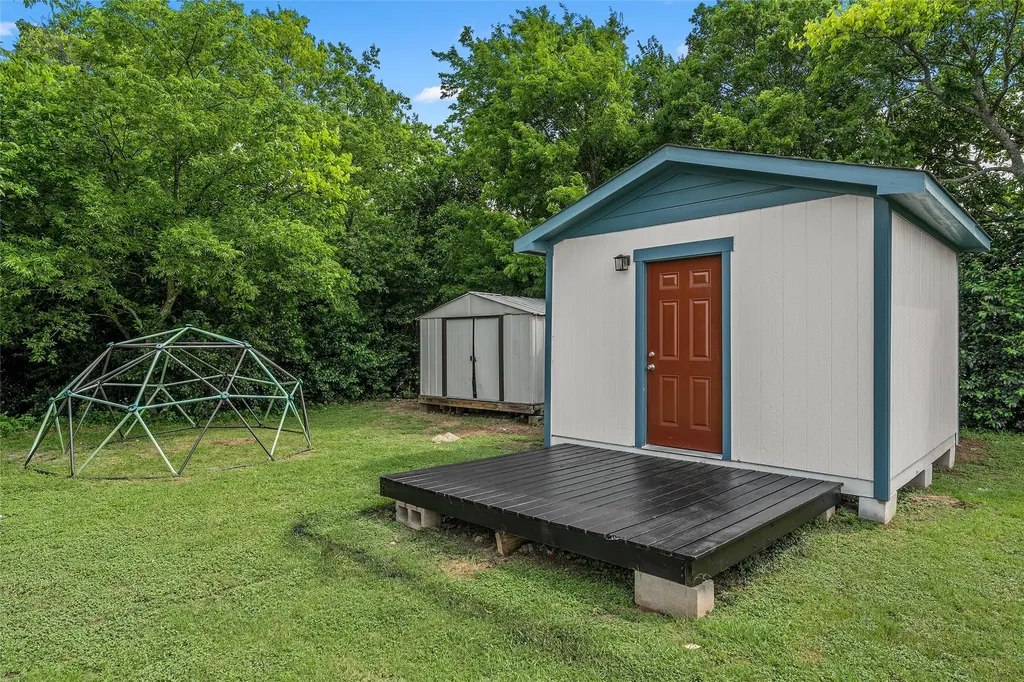 122 Rogers Street Mcgregor TX 76657