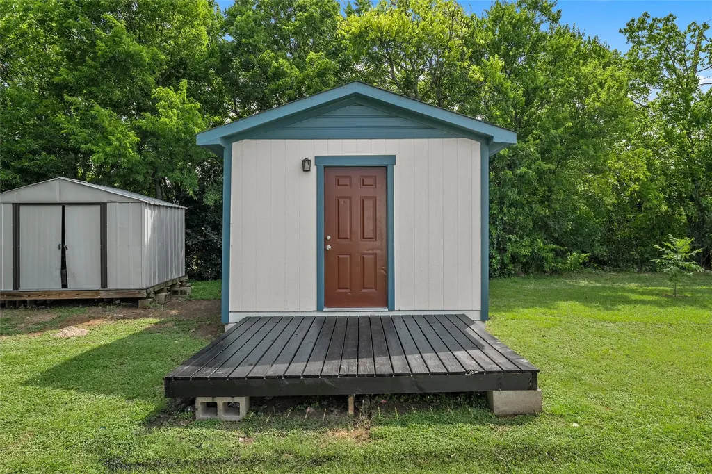 122 Rogers Street Mcgregor TX 76657