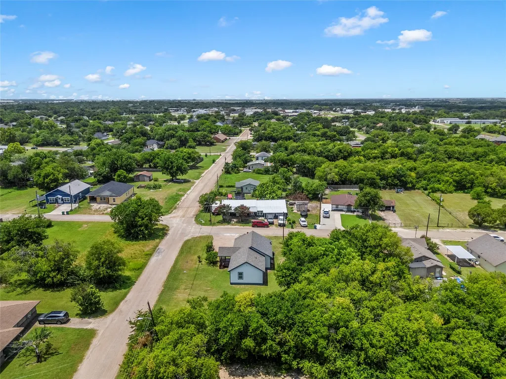 122 Rogers Street Mcgregor TX 76657