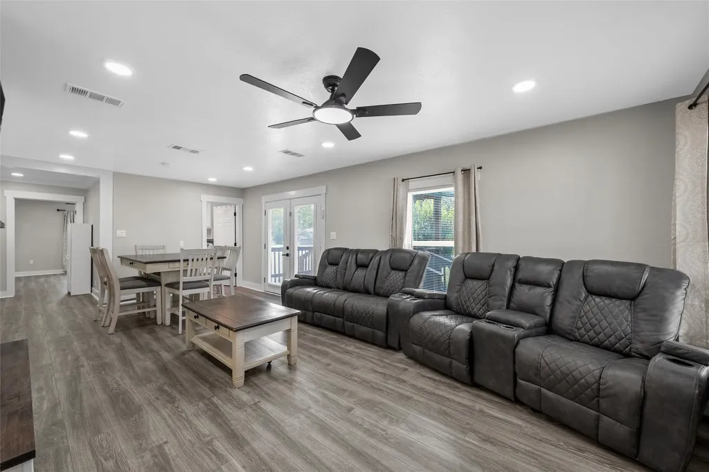 122 Rogers Street Mcgregor TX 76657