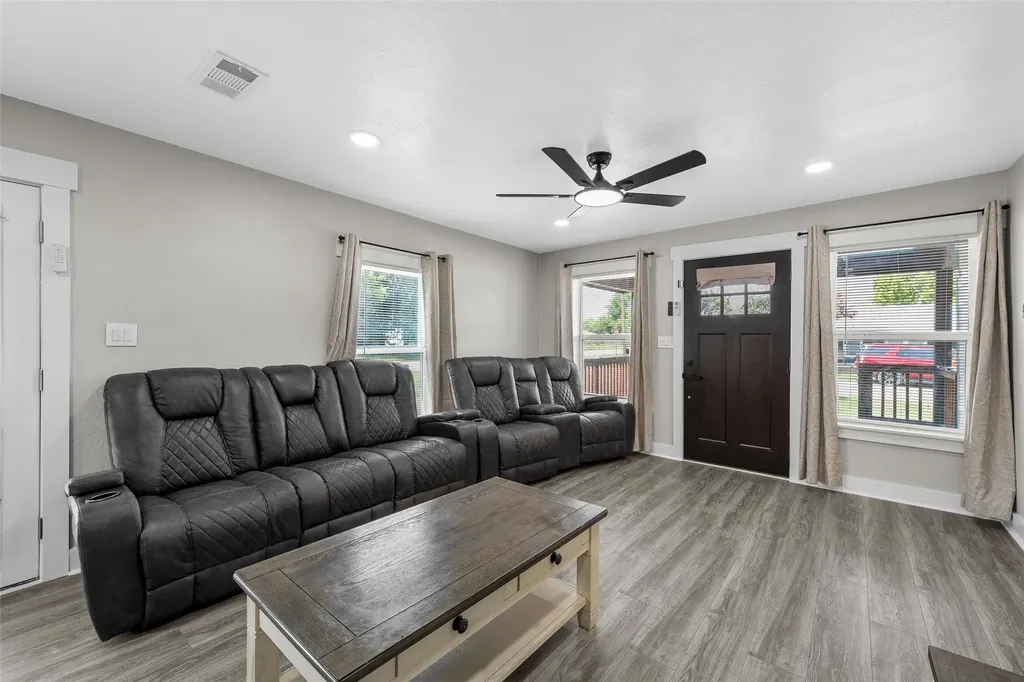122 Rogers Street Mcgregor TX 76657