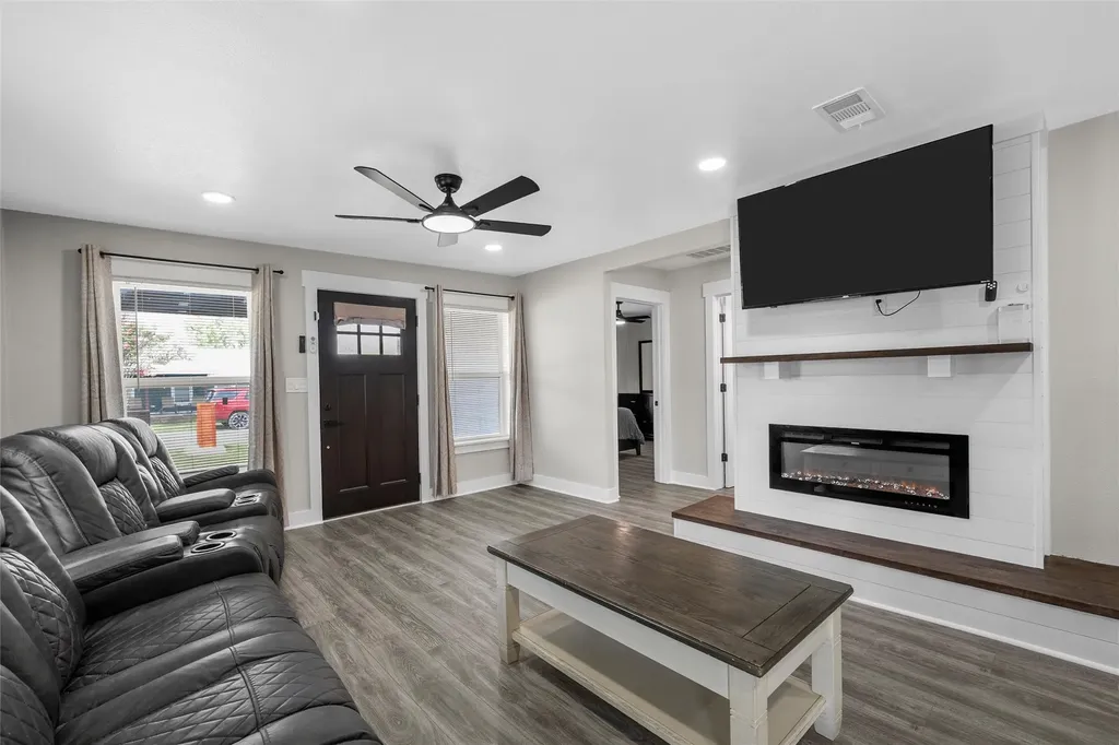 122 Rogers Street Mcgregor TX 76657