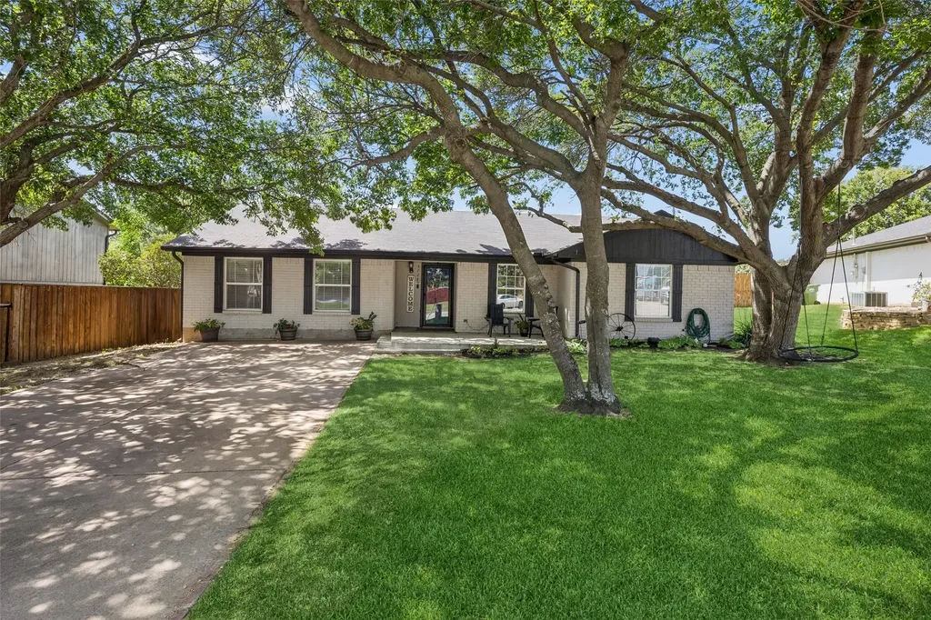 5728 Constitution Court Watauga TX 76148