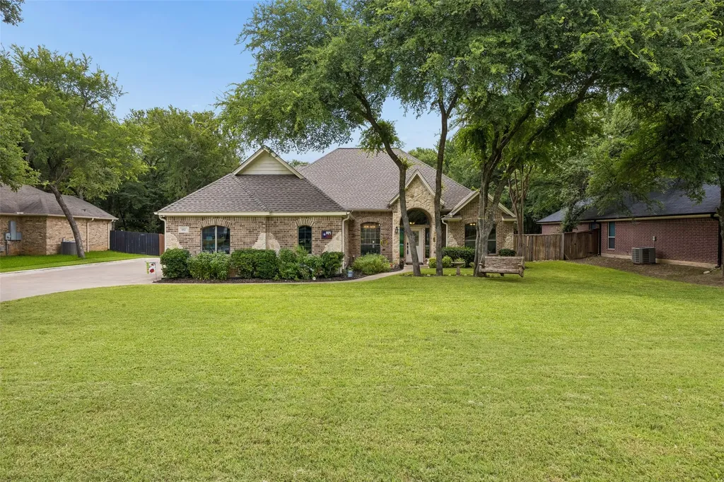 612 Sportsman Park Road Azle TX 76020
