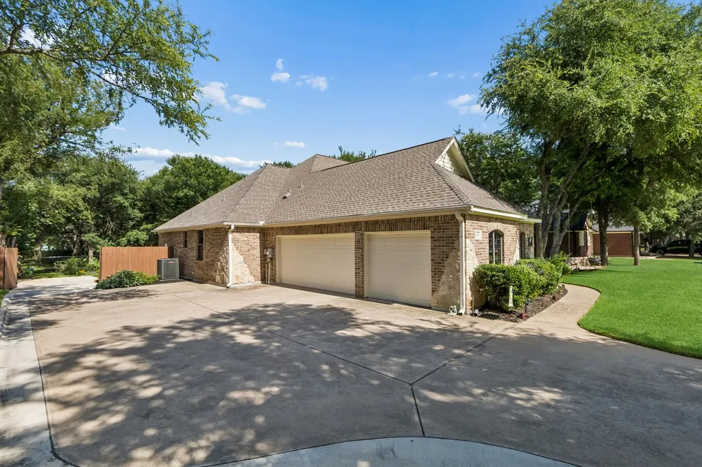 612 Sportsman Park Road Azle TX 76020