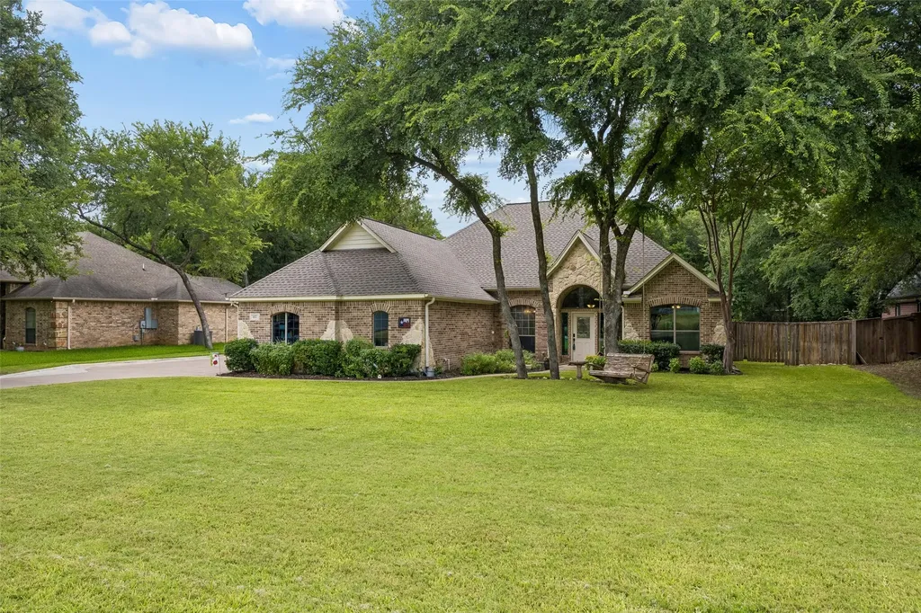 612 Sportsman Park Road Azle TX 76020