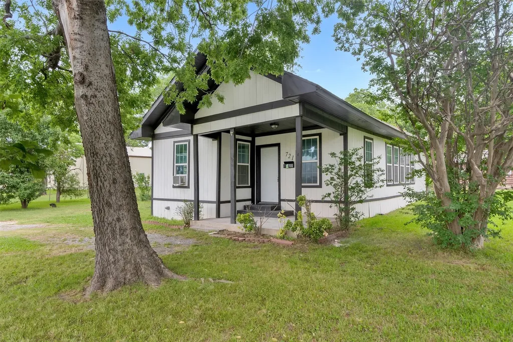 721 S First Street Sherman TX 75090