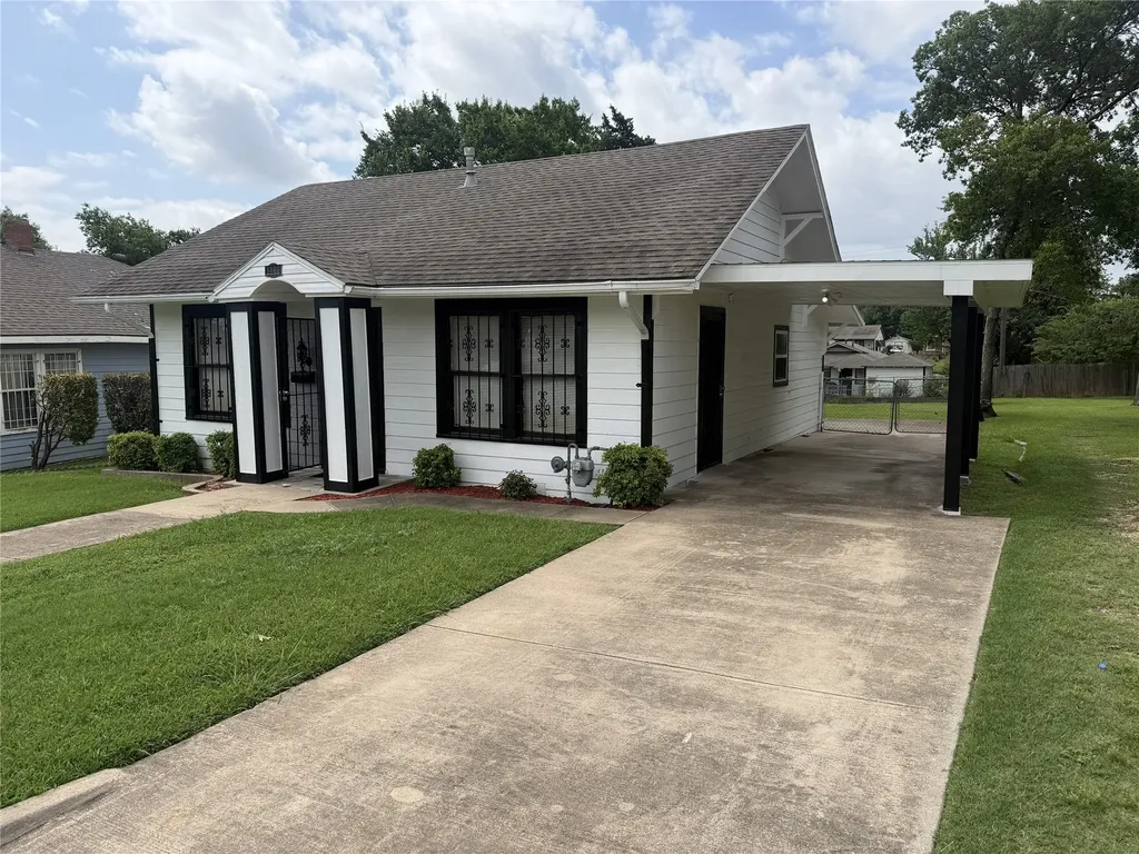 1466 Stella Avenue Dallas TX 75216