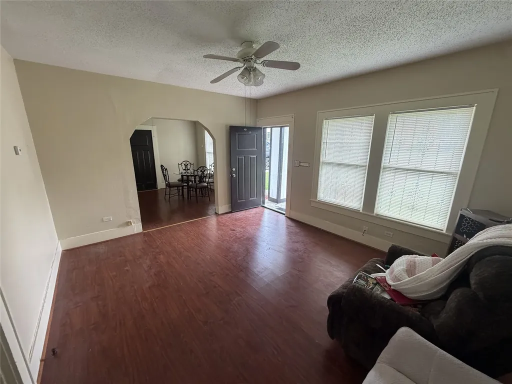 1466 Stella Avenue Dallas TX 75216