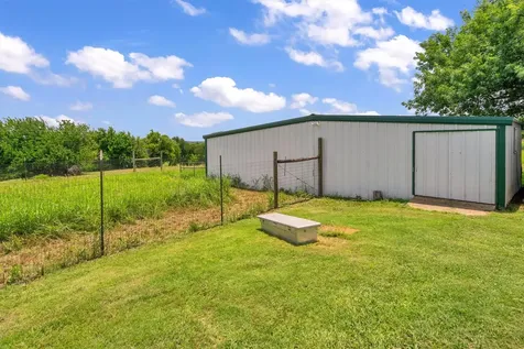 175 Hcr 3138 N Bynum TX 76631