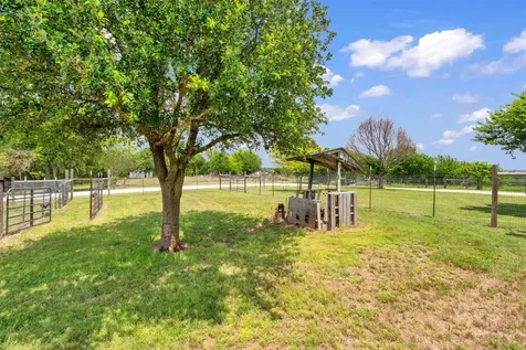 175 Hcr 3138 N Bynum TX 76631