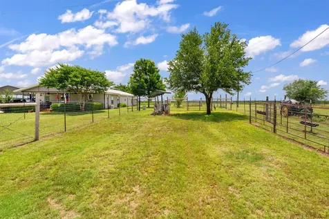 175 Hcr 3138 N Bynum TX 76631