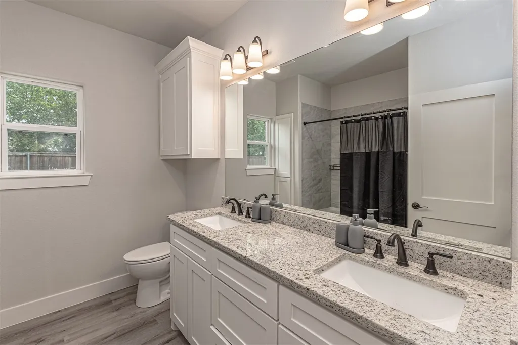 533 Limestone Circle Mabank TX 75147
