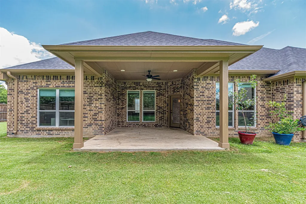 533 Limestone Circle Mabank TX 75147