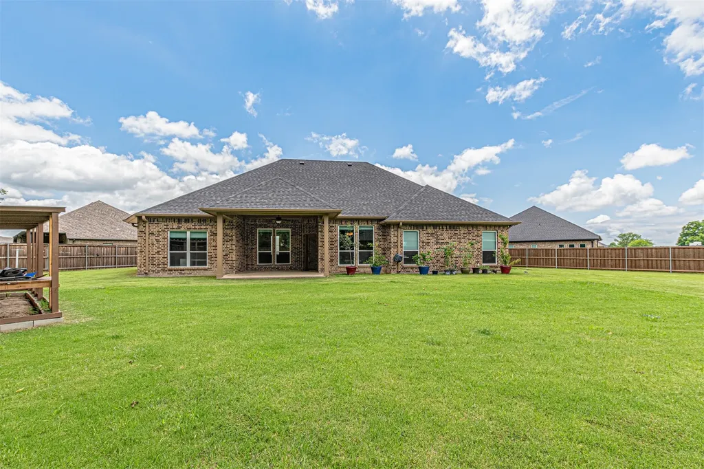 533 Limestone Circle Mabank TX 75147