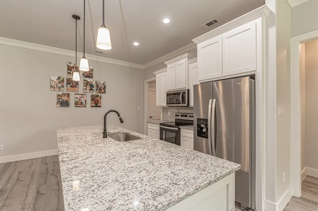 533 Limestone Circle Mabank TX 75147