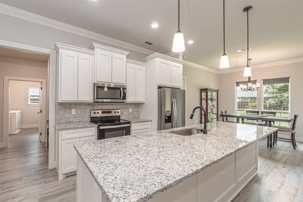 533 Limestone Circle Mabank TX 75147