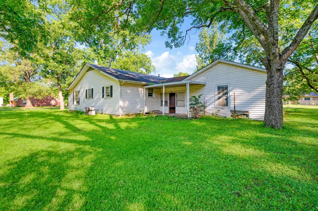215 2nd Street NE Detroit TX 75436