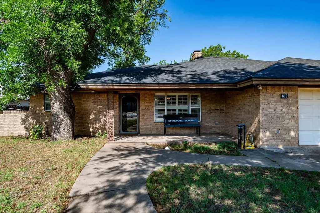 605 N Cleveland Rotan TX 79546