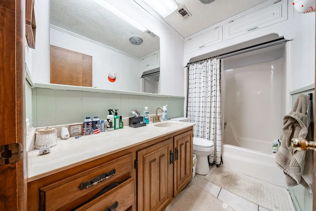 605 N Cleveland Rotan TX 79546