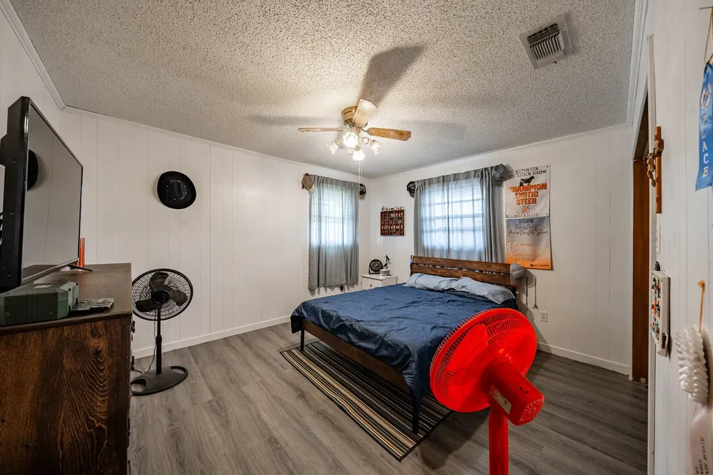 605 N Cleveland Rotan TX 79546
