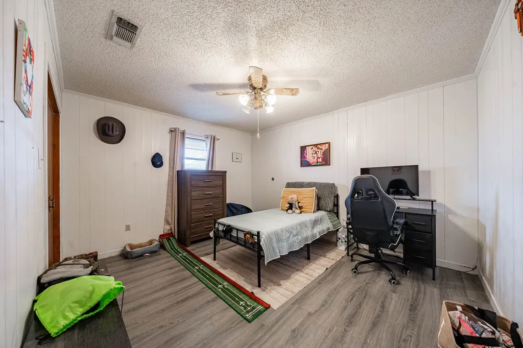 605 N Cleveland Rotan TX 79546