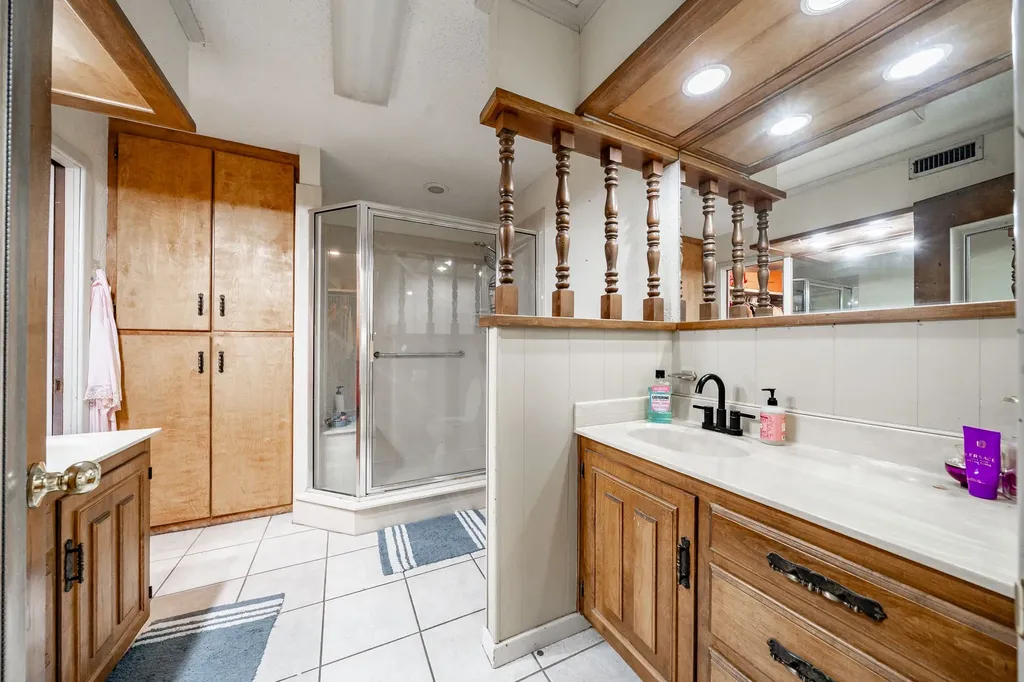 605 N Cleveland Rotan TX 79546