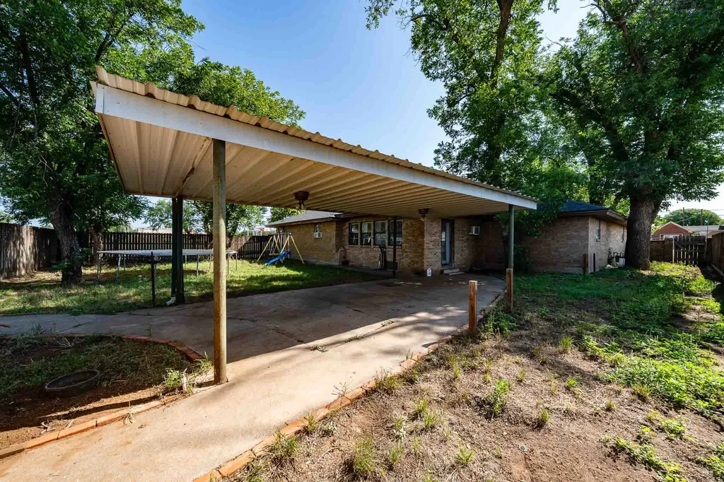 605 N Cleveland Rotan TX 79546