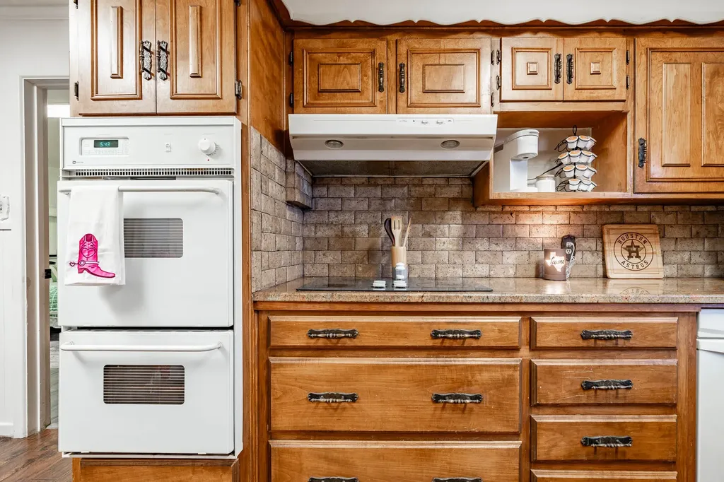 605 N Cleveland Rotan TX 79546