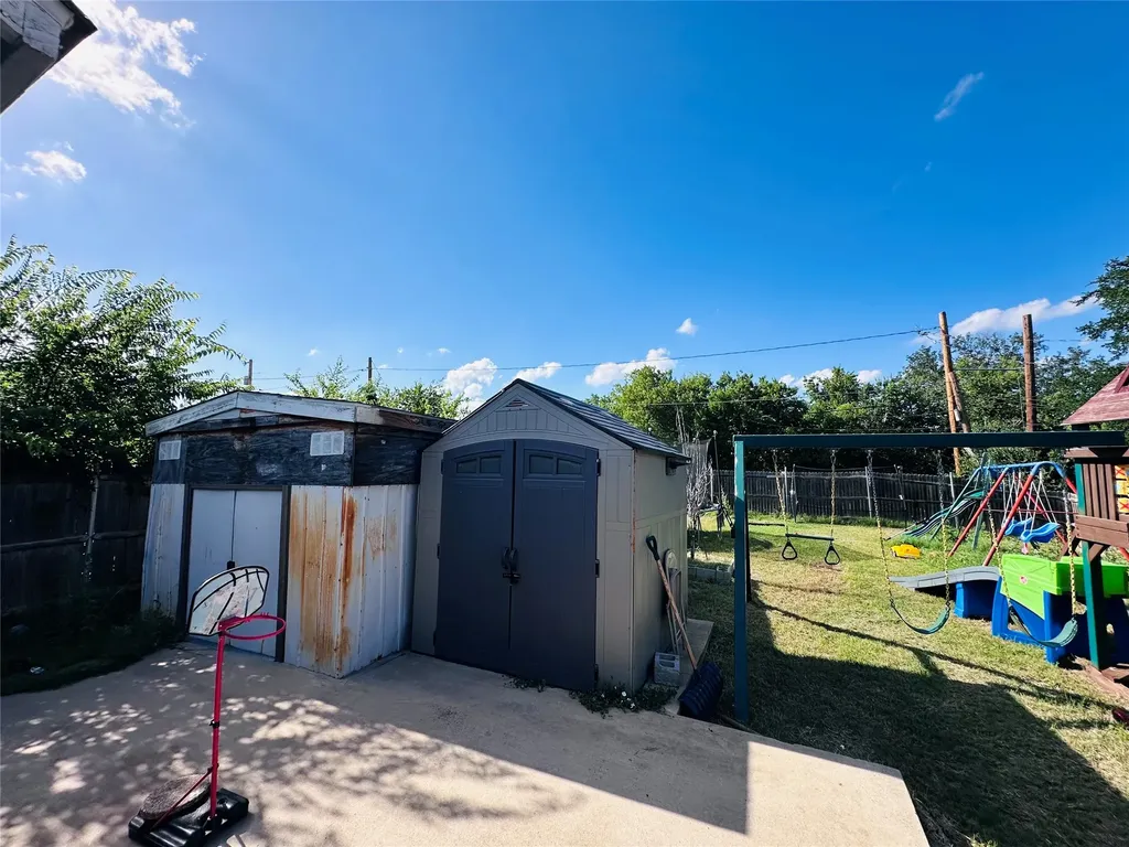 5032 Goodman Avenue Fort Worth TX 76107