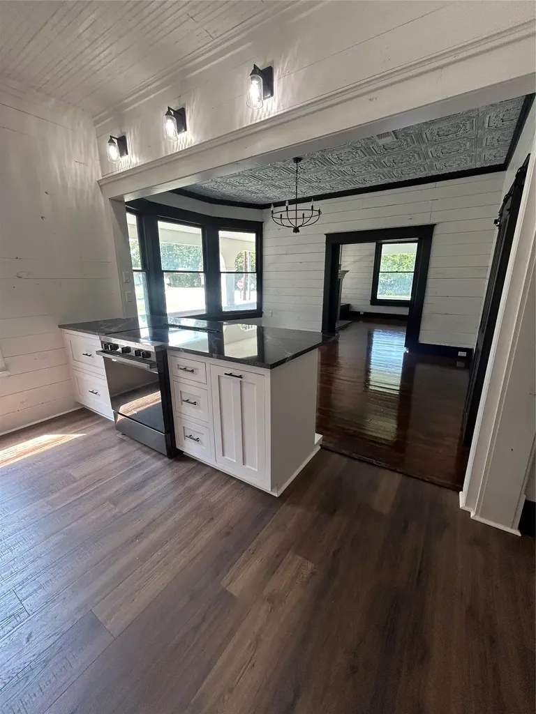 402 E Navasota Street Groesbeck TX 76642
