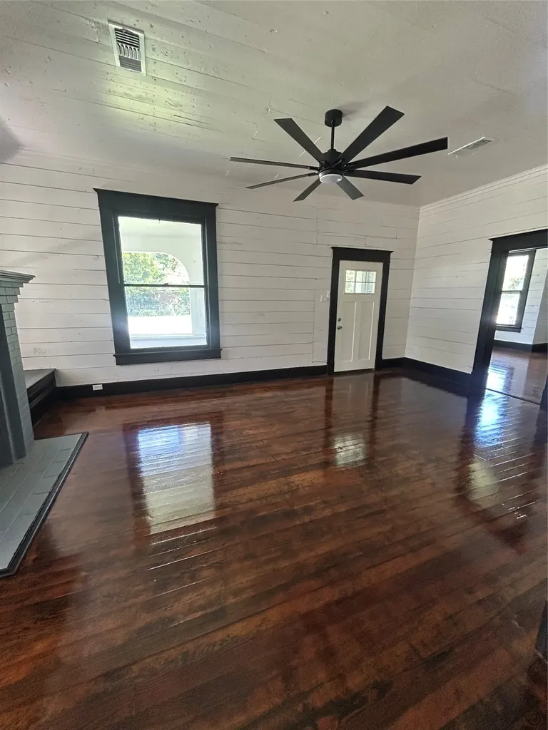 402 E Navasota Street Groesbeck TX 76642