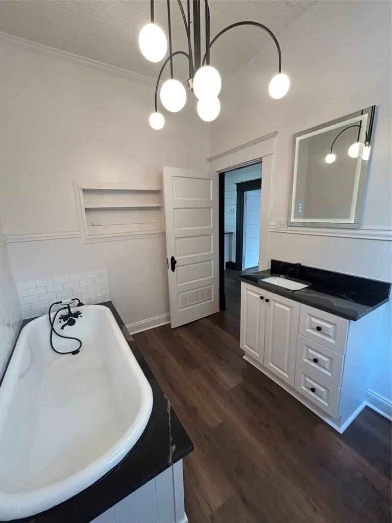 402 E Navasota Street Groesbeck TX 76642