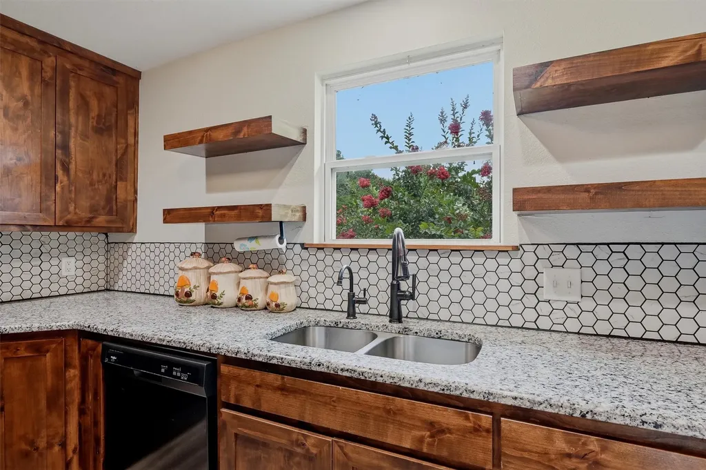 285 Sioux Drive Gordonville TX 76245