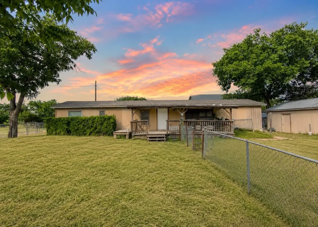 158 County Road 1813 Clifton TX 76634