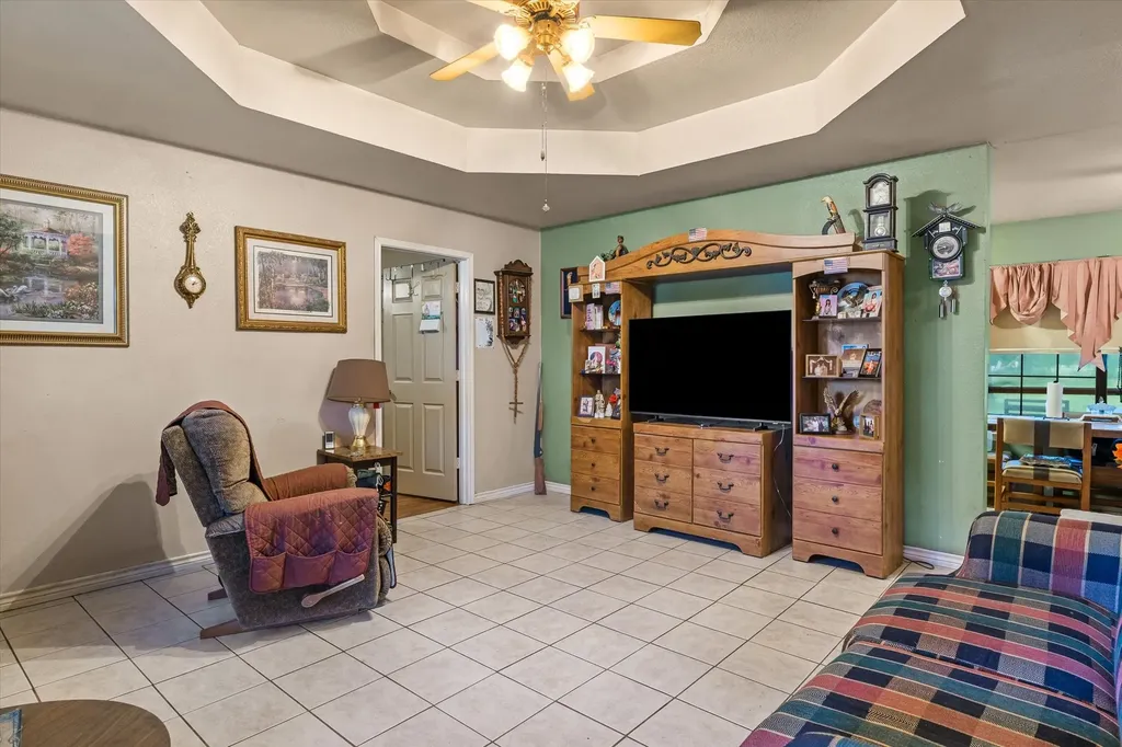410 W Pine Street Edgewood TX 75117