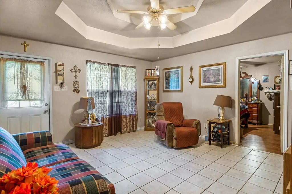 410 W Pine Street Edgewood TX 75117