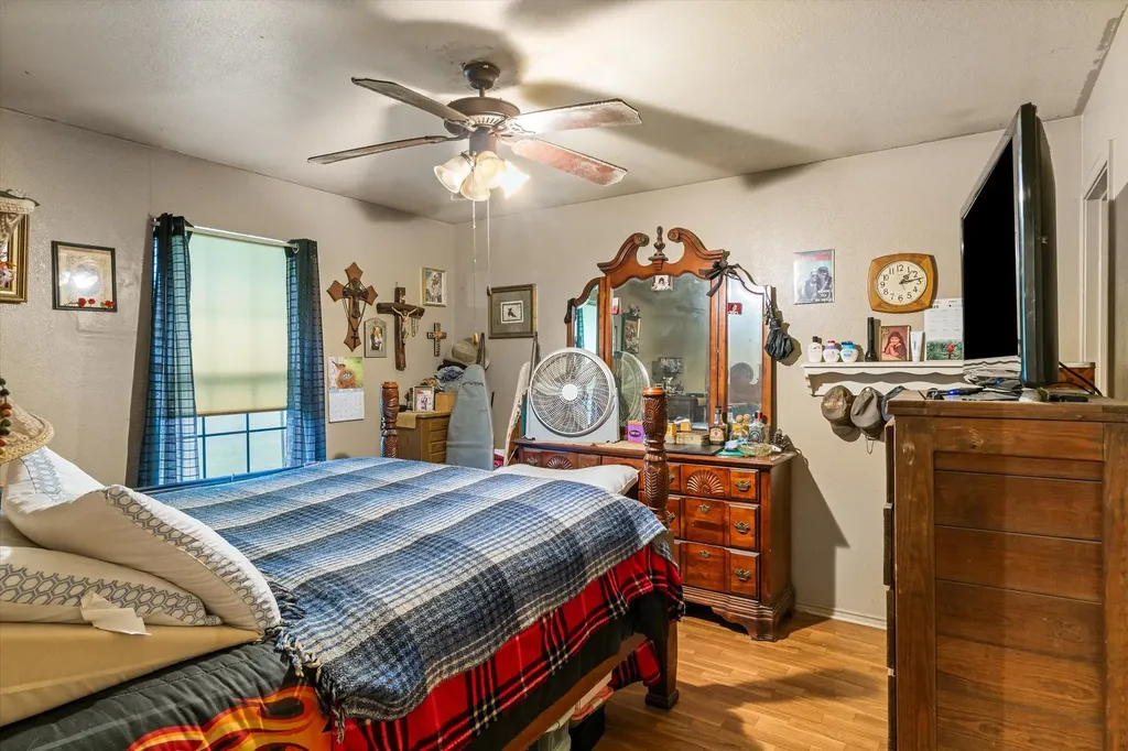 410 W Pine Street Edgewood TX 75117