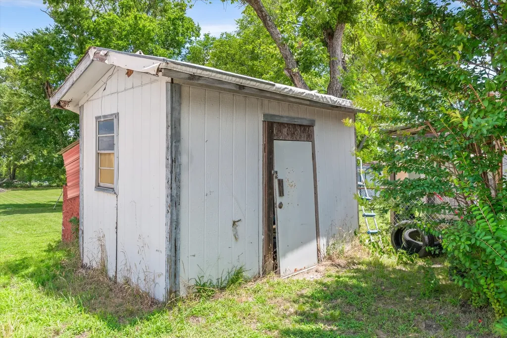 410 W Pine Street Edgewood TX 75117