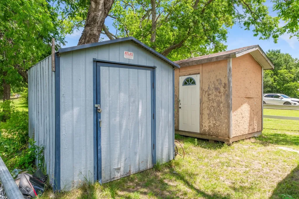 410 W Pine Street Edgewood TX 75117