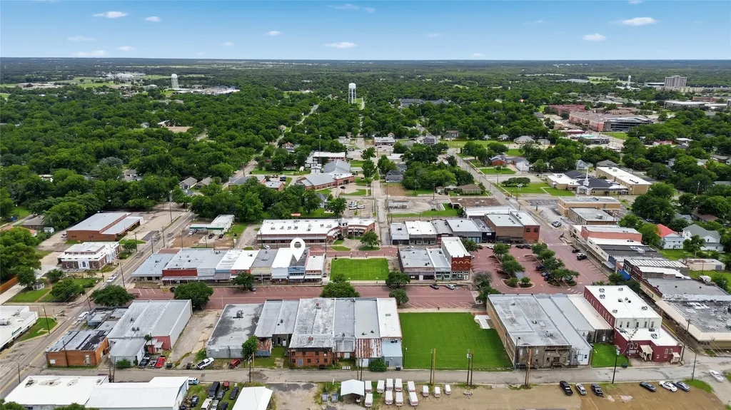 1121 Main Street Commerce TX 75428