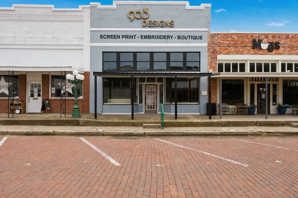 1121 Main Street Commerce TX 75428