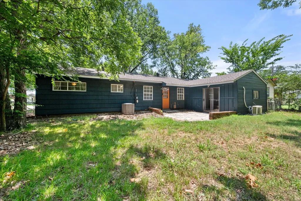 555 W Main Street Lancaster TX 75146