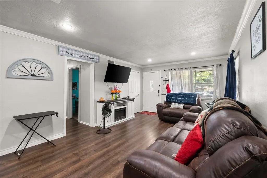 555 W Main Street Lancaster TX 75146