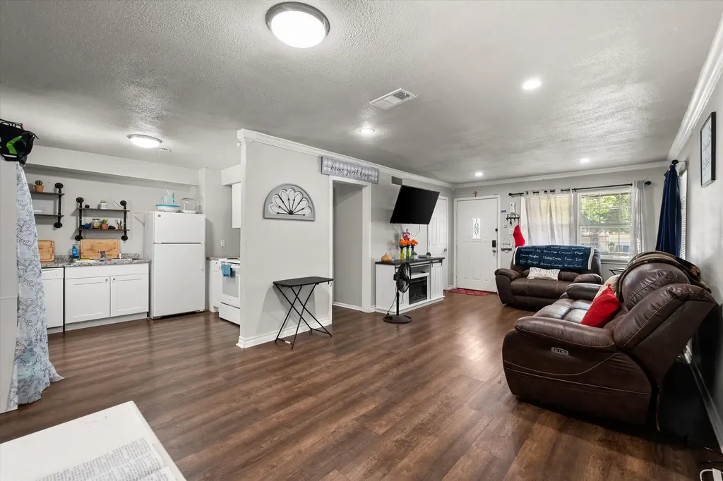 555 W Main Street Lancaster TX 75146