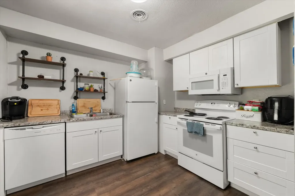 555 W Main Street Lancaster TX 75146